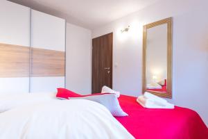 Ein Bett oder Betten in einem Zimmer der Unterkunft Tranquility and Nature in 4 Bedroom with Sea View