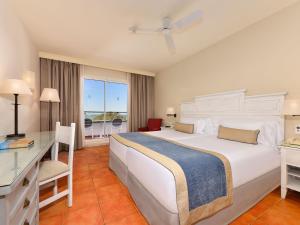 Krevet ili kreveti u jedinici u objektu Hotel Fuerte Conil-Resort