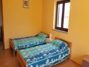 Rúm í herbergi á Apartment Stanko