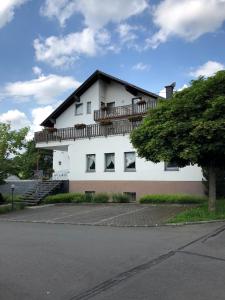 Afbeelding uit fotogalerij van Gästehaus Rehwinkel in Allenbach