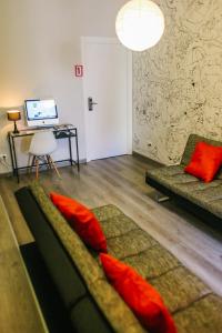 TV a/nebo společenská místnost v ubytování ZOOROOMS Boutique Guesthouse