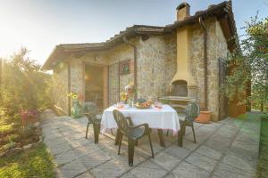 A garden outside Tuscan Roots