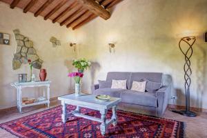 A seating area at Tuscan Roots