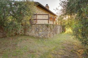 A garden outside Tuscan Roots