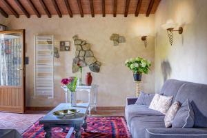 A seating area at Tuscan Roots