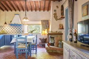 A seating area at Tuscan Roots