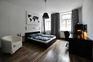 A bed or beds in a room at GOOD(wo)MAN'S HOME I