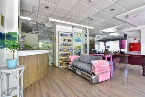 a waiting room with a pink chair in a store at Bayside Salgados in Albufeira