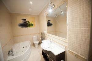 A bathroom at Calle Río de la Pila