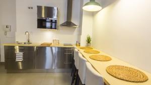 Kuchyň nebo kuchyňský kout v ubytování Apartamentos Málaga Picasso