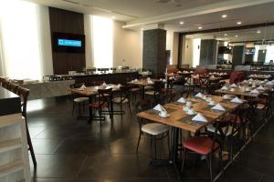 Restoran või mõni muu söögikoht majutusasutuses Lithio Hotel