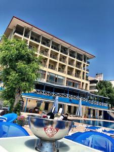 Hồ bơi trong/gần Family Resort Hotel