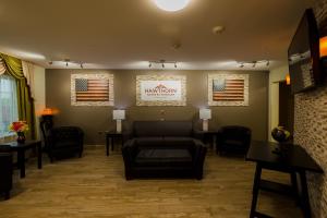 Hawthorn Extended Stay by Wyndham Saint Robert的休息区