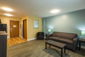 Hawthorn Extended Stay by Wyndham Saint Robert的休息区