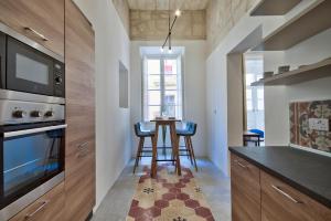 Kjøkken eller kjøkkenkrok på Zoe 2 by Vallettastay