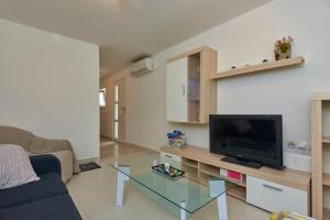 Μια τηλεόραση ή/και κέντρο ψυχαγωγίας στο House Doris