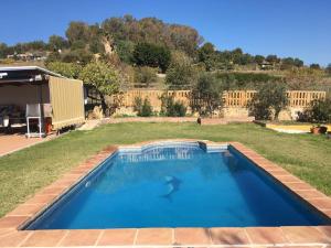 בריכת השחייה שנמצאת ב-Villa Charo או באזור