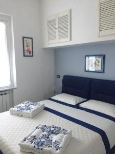 A bed or beds in a room at appartamento Chiara