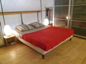 A bed or beds in a room at Les Gites du Belvedere - Arbois