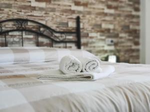 two towels are sitting on top of a bed at Marqués de Comillas II in Benidorm