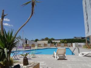 Bazén v ubytování Le Zenith Hotel Oran nebo v jeho okolí