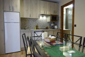 A kitchen or kitchenette at El Cobijo de los Arribes