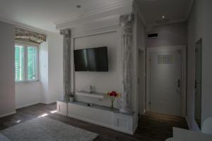 TV a/nebo společenská místnost v ubytování JR Luxury Guesthouse