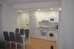 A kitchen or kitchenette at Apartamento Camino Laurel en Travesía Laurel Nº 6