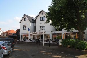 Clădirea în care este situat/ăhotelul