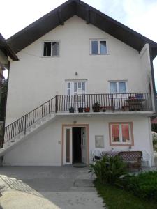 Budova, kde se apartmán nachází + 17 fotografií