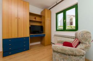 TV a/nebo společenská místnost v ubytování Apartments Luka