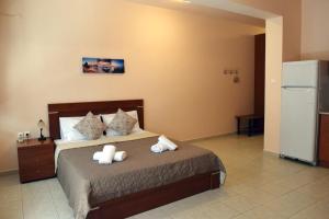 A bed or beds in a room at Arianna Studios 7