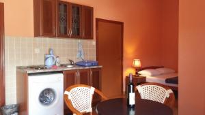 Kuchyň nebo kuchyňský kout v ubytování Villa Budvanka Guesthouse