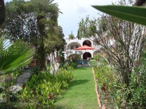 Jardín al aire libre en Rancho Hotel Atascadero
