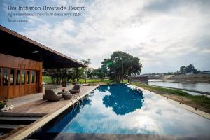Bazén v ubytování Doi Inthanon Riverside resort nebo v jeho okolí