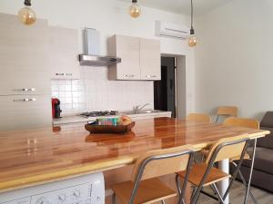 Η κουζίνα ή μικρή κουζίνα στο Angy