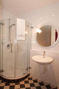 Bilik mandi di Boutique Hotel Hauser