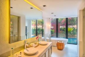Fotografie z fotogalerie ubytování Azaya Beach Resort Goa v destinaci Benaulim