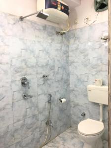 A bathroom at Nalanda Hotel