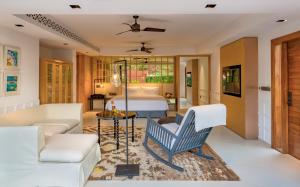 Posezení v ubytování Azaya Beach Resort Goa