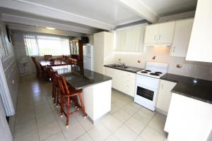 A kitchen or kitchenette at By The Beach at South West Rocks