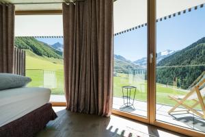 Nespecifikovaný výhled na hory nebo výhled na hory při pohledu z hotelu