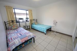 A bed or beds in a room at Northpoint Unit No 1 at South West Rocks