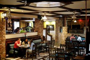 A restaurant or other place to eat at Racket Hall Country House Golf & Conference Hotel