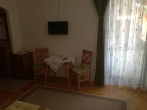 TV a/nebo společenská místnost v ubytování Gästehaus Schleich