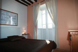 Säng eller sängar i ett rum på La Vela - Dimora d'Epoca- Appartamenti