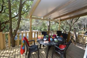 Balkón nebo terasa v ubytování Camping les Playes