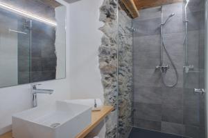 Vannituba majutusasutuses MyVerzasca Resort Ai piee