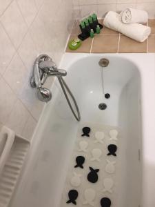 Andion tesisinde bir banyo