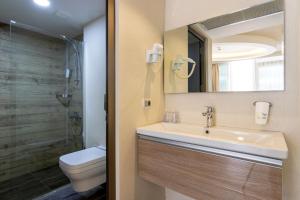 Ванная комната в The D Hotel Çeşme Resort